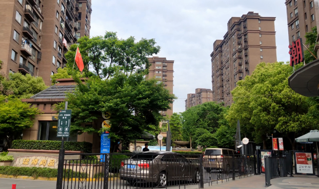 上海市宝山区琉樽尚品3栋13F 