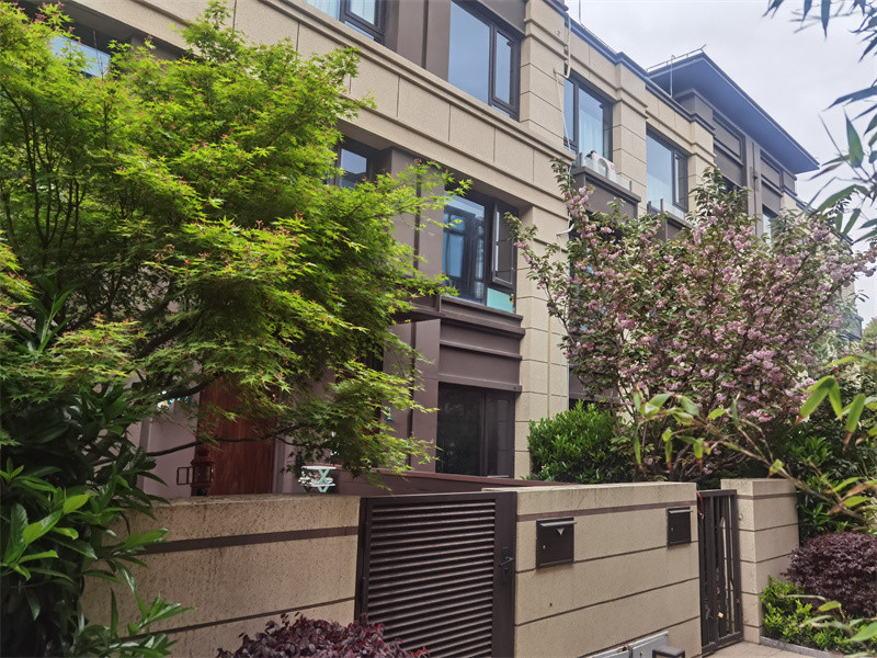 上海市松江区路劲佘山院子东园小昆山镇371栋1-3F 