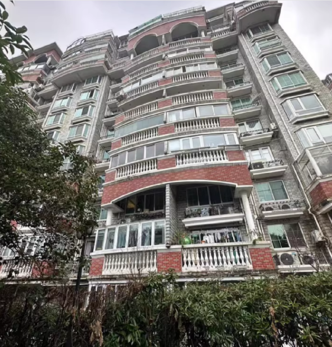 上海市闵行区阳光乾城苑10栋8F及地下1F车位 