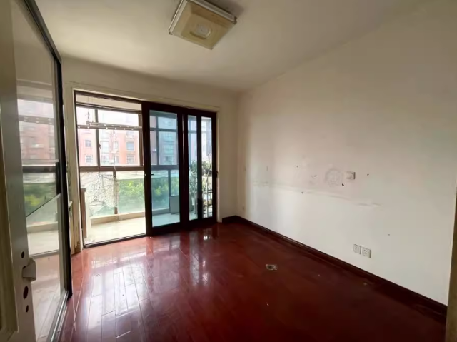 上海市松江区德邑小城11栋6F 