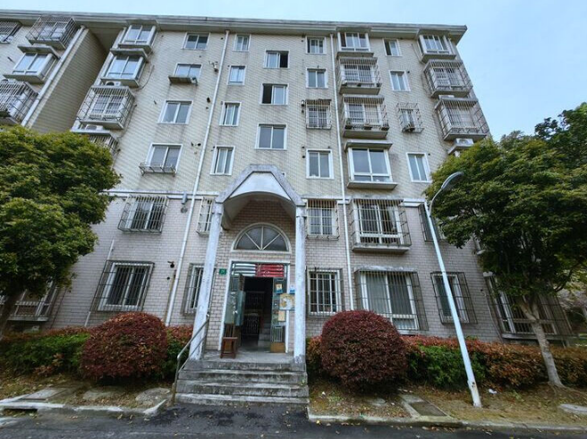 上海市宝山区富辰花苑20栋4F 