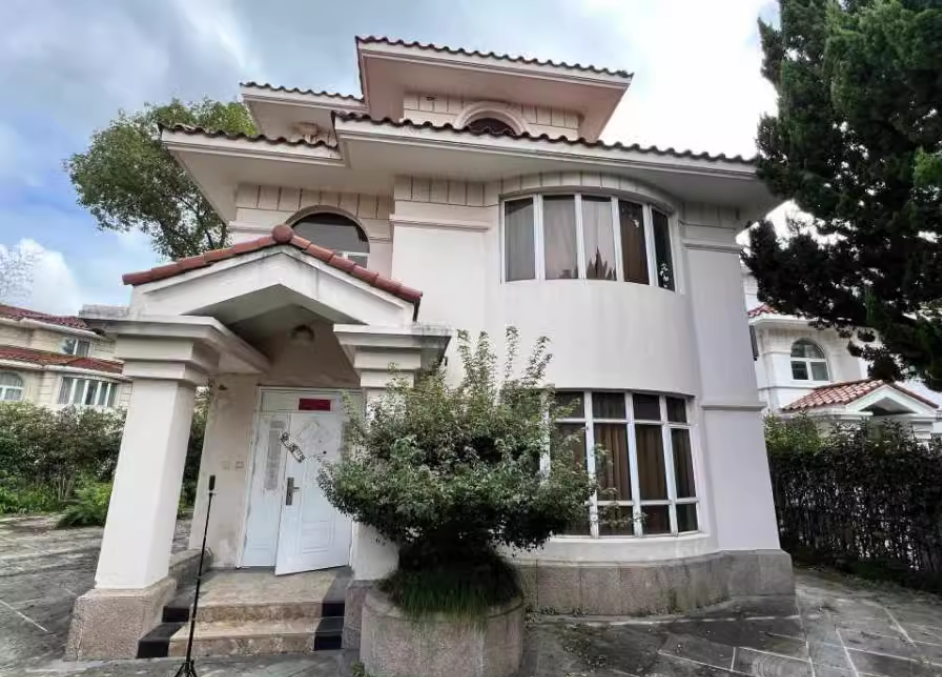 上海市嘉定区嘉华山庄351栋E39幢 