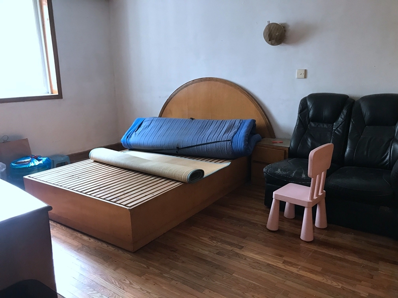 上海市徐汇区华发小区18栋2F 