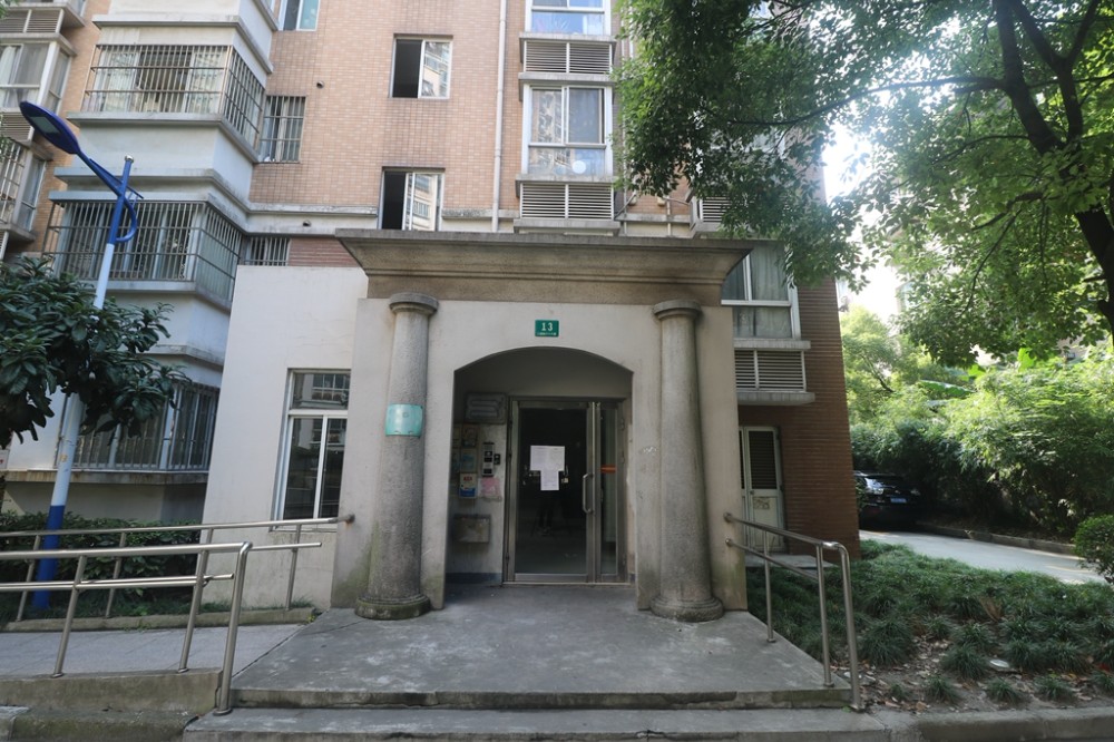 上海市普陀区曹杨雅苑13栋14F及地下车位 