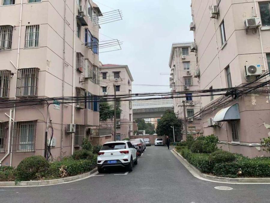 上海市闵行区红旗小区186栋3F 