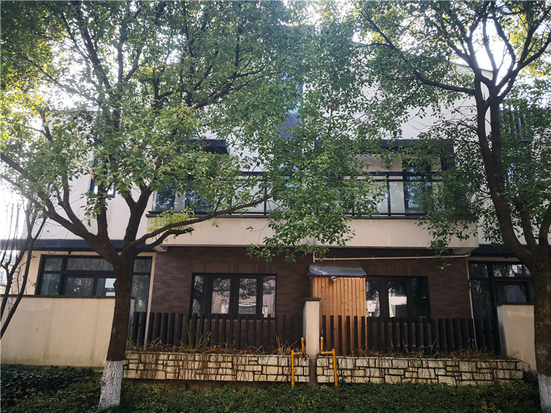 上海市青浦区海上湾华庭紫园216栋  