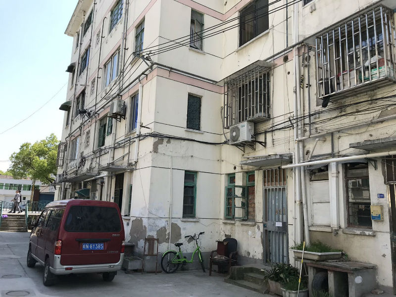 上海市奉贤区解放新村233栋2F 