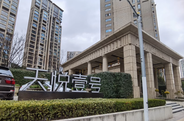 上海市静安区中粮天悦壹号5栋28F及76号地下1F车位 