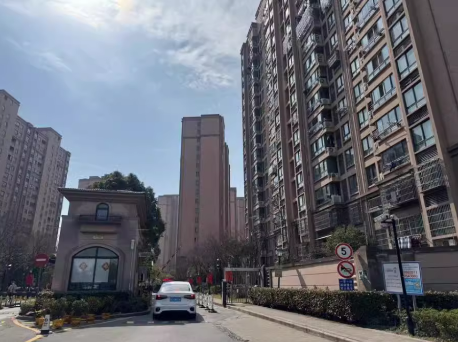 上海市嘉定区嘉定蔷薇苑41栋11F 