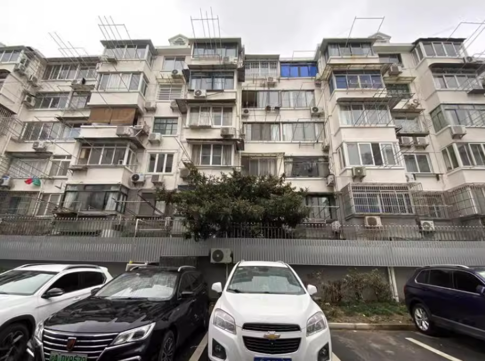 上海市普陀区长风二村长风馨苑20栋3F 