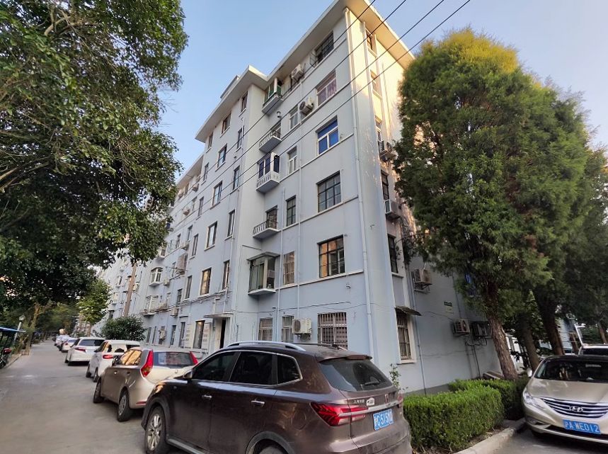 上海市金山区南圩花苑78栋5F 