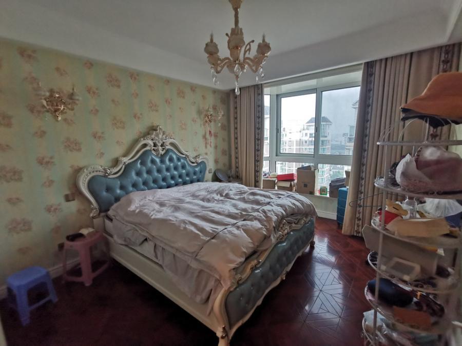 上海市闵行区东苑半岛花园89栋10F 