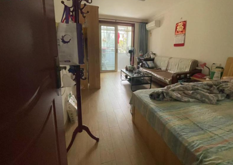 上海市宝山区宝钢六村71栋2F 