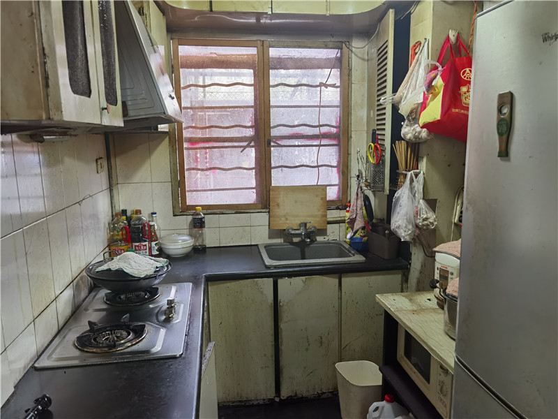 上海市普陀区真光新村第七小区78栋1F 