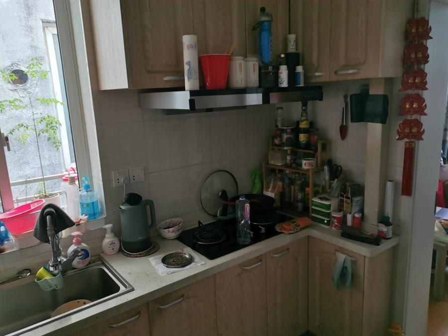 上海市徐汇区宛平南路431弄小区3栋6F 