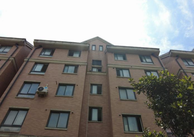 上海市奉贤区红庄新苑2栋2F 