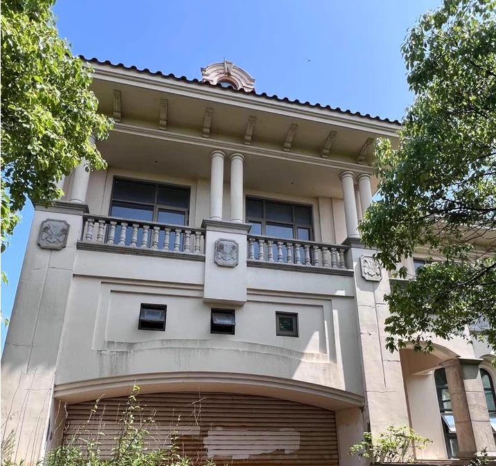 上海市奉贤区棕榈滩高尔夫别墅159栋 