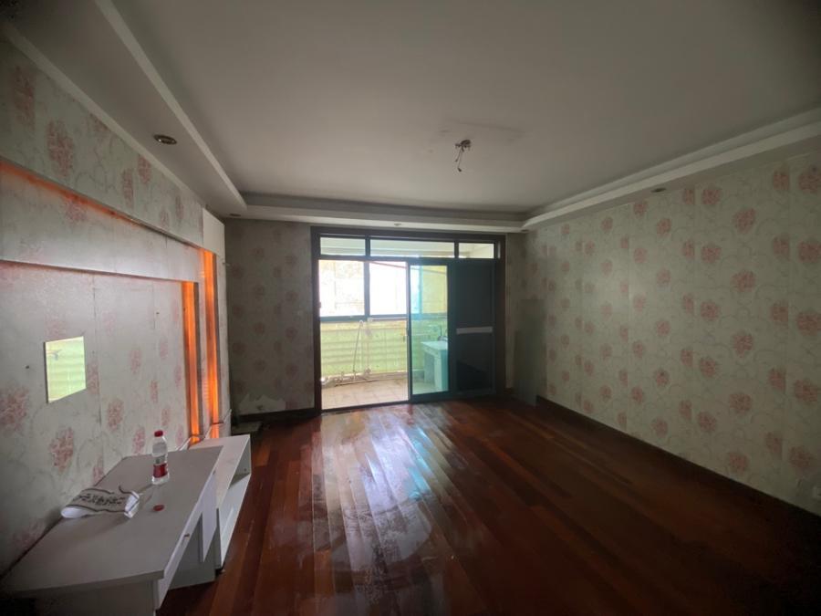 上海市闵行区白雪公主1栋5F 