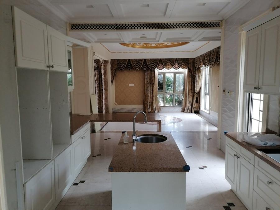 上海市松江区佘山东紫园佘山镇90栋 