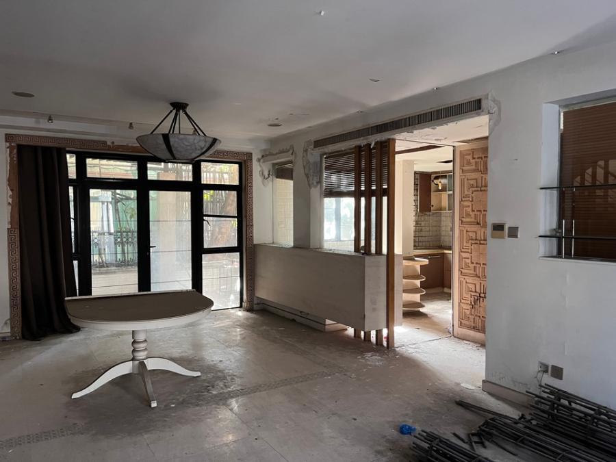 上海市闵行区虹桥高尔夫别墅112栋 