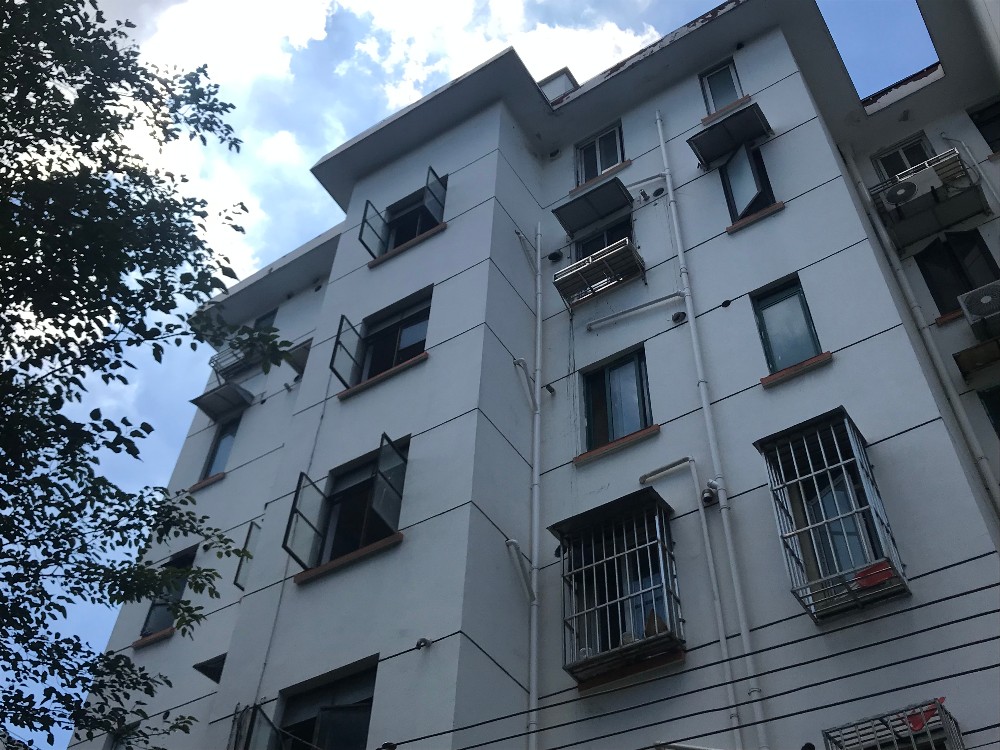 上海市嘉定区真新新村嘉秀坊76栋5F 