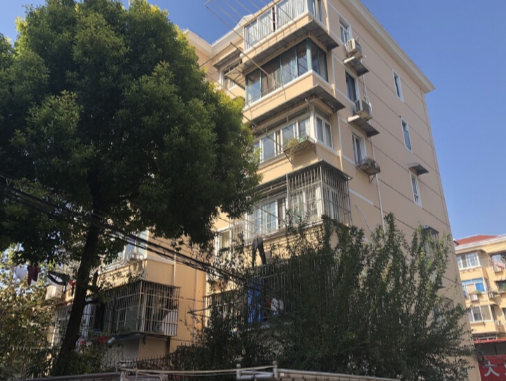 上海市长宁区新泾三村74栋1F 