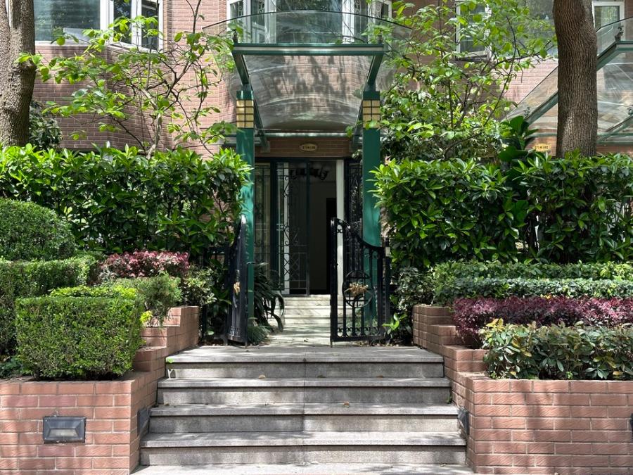 上海市徐汇区徐汇苑2栋1F及地下车库 