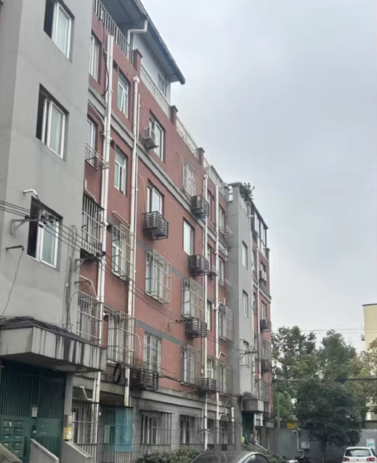 上海市松江区汇中路425弄小区2栋5F 