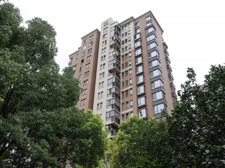 上海市徐汇区中海瀛台8栋16F及地下1F车位 