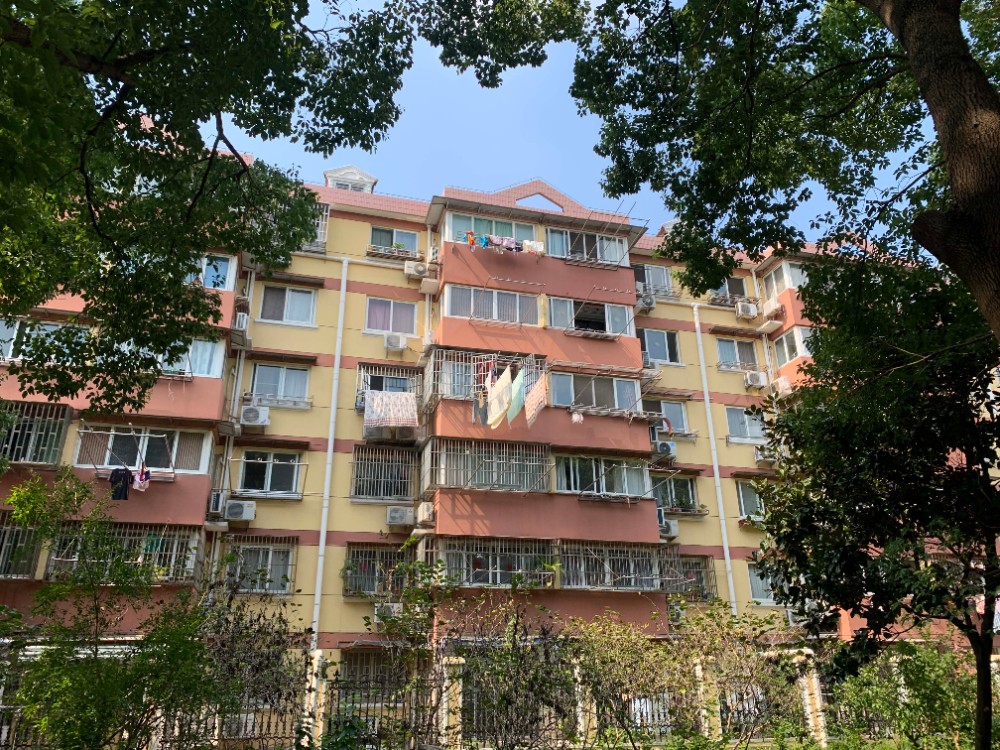 上海市闵行区景谷苑46栋5F 