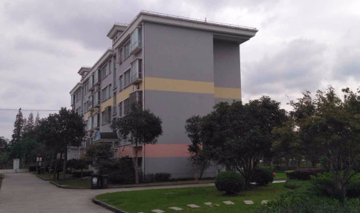 上海市金山区景乐南一村68栋2F 