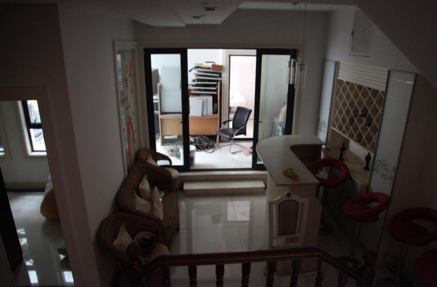 上海市松江区万科白马花园北区新桥镇178栋 