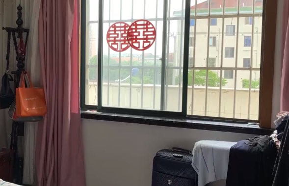 上海市奉贤区文怡花园111栋4F 