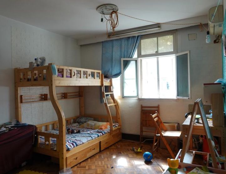 上海市长宁区程桥二村35栋5F 