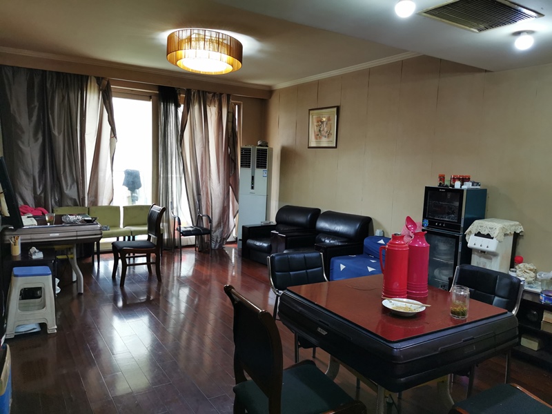 上海市徐汇区汇峰鼎园6栋8F及地下车位 