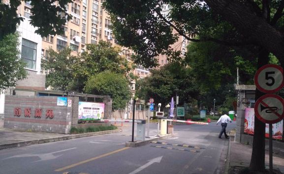 上海市奉贤区绿地南桥新苑324栋11F 