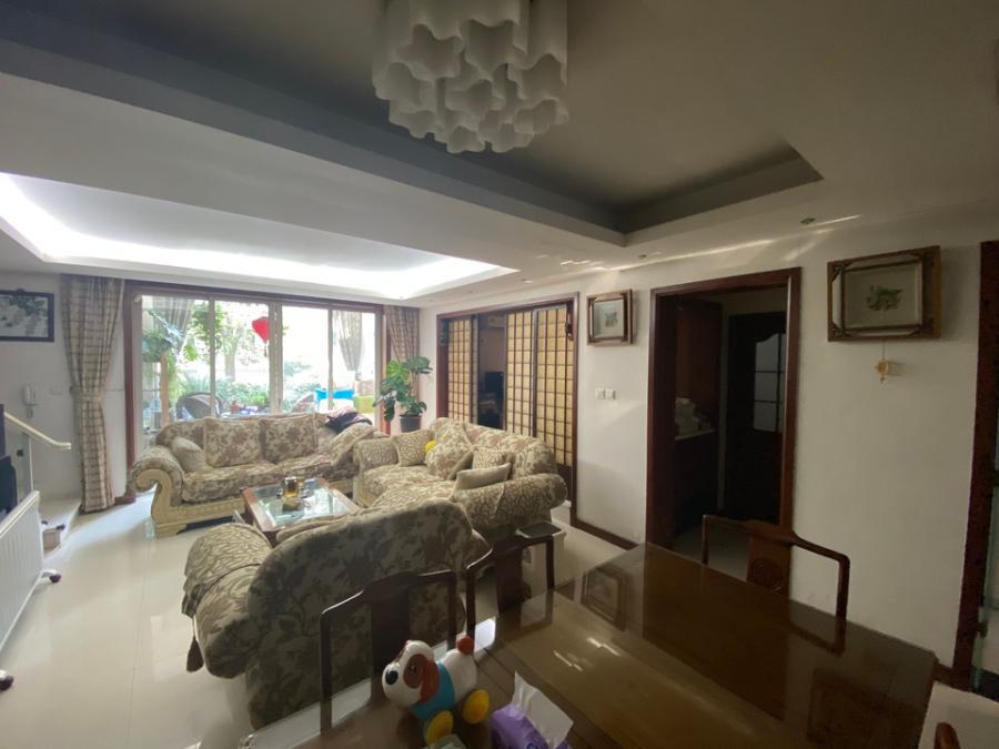 上海市闵行区和润家园197栋1F 