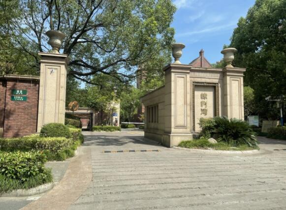 上海市嘉定区泰东公寓41栋3F、曲阳路898栋、逸仙路25栋等多套商铺及车位 