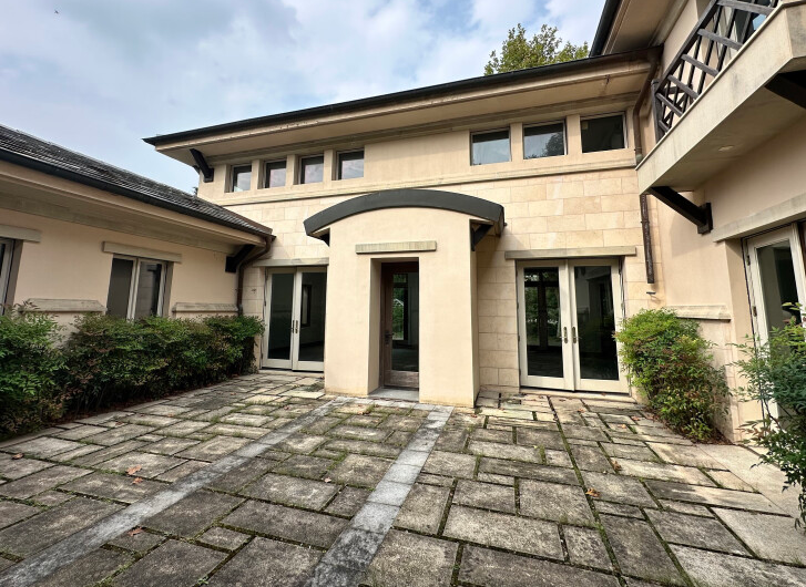 上海市松江区中凯曼荼园佘山镇2300栋全幢 