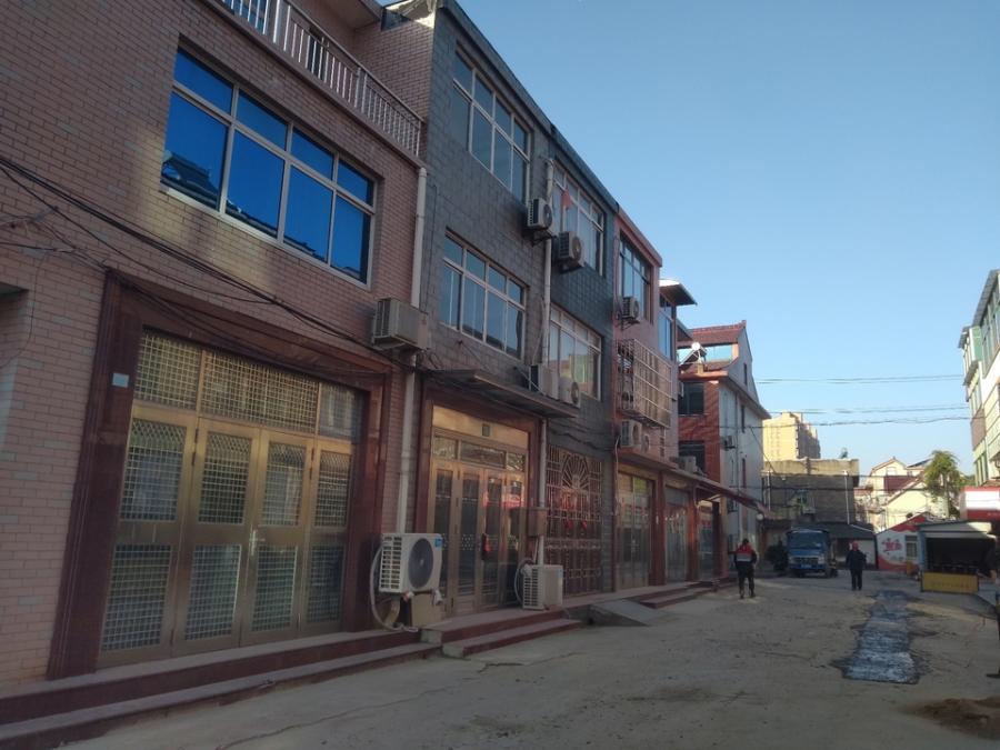 上海市金山区枫阳新村11栋 