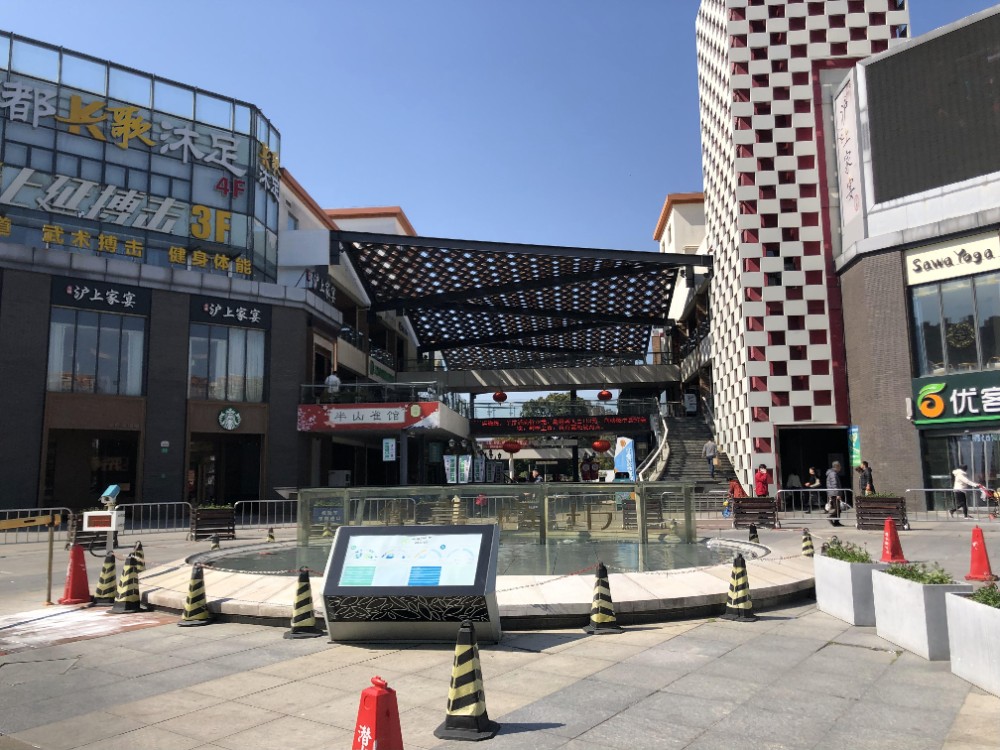 上海市嘉定区嘉城桃花岛香槟河畔1栋8F 