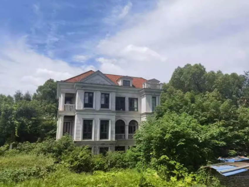 上海市松江区佘山月湖山庄佘山镇137栋 