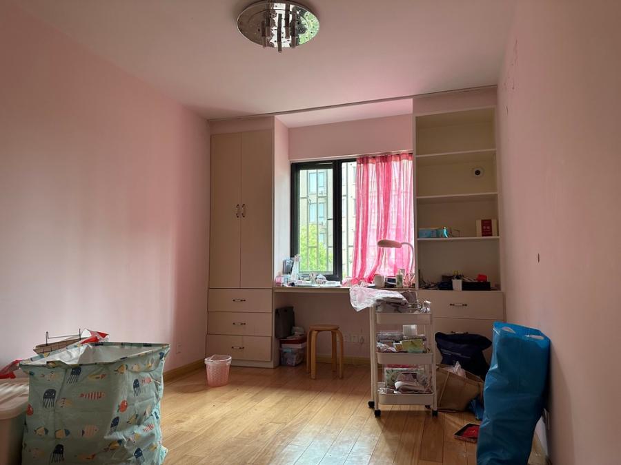 上海市金山区赞成红树林家园248栋4F和地下1F车位 