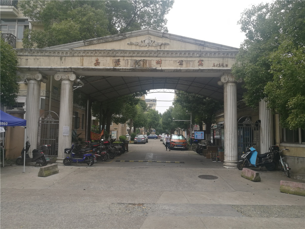 上海市青浦区嘉憬河畔公寓10栋1F 