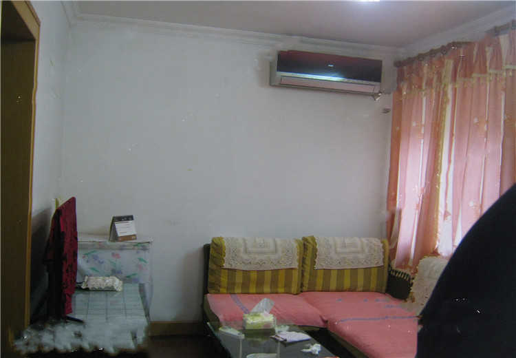 上海市嘉定区栅桥小区20栋2F 