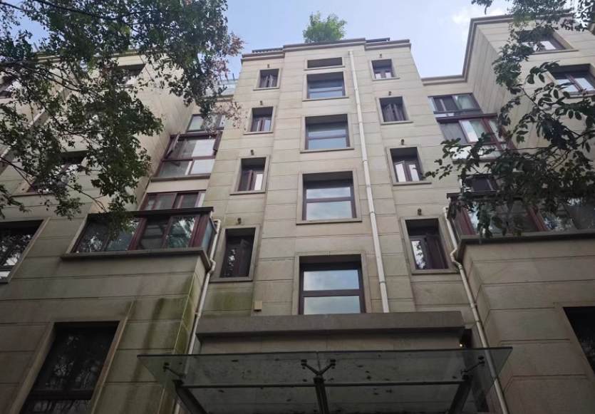 上海市浦东新区浦发御园17栋1F及地下1F车位 