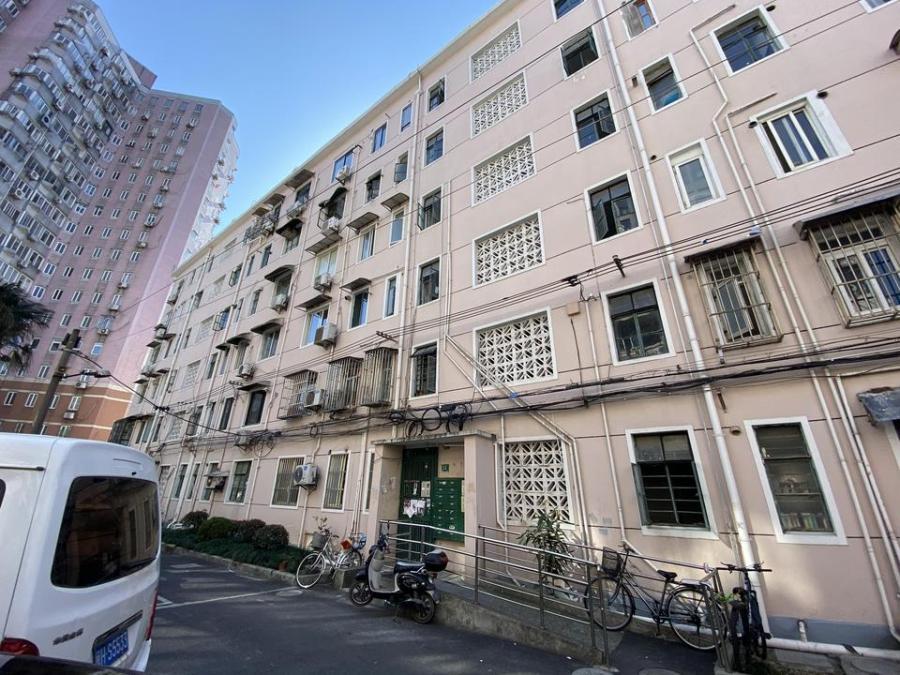 上海市浦东新区峨山小区11栋1F 