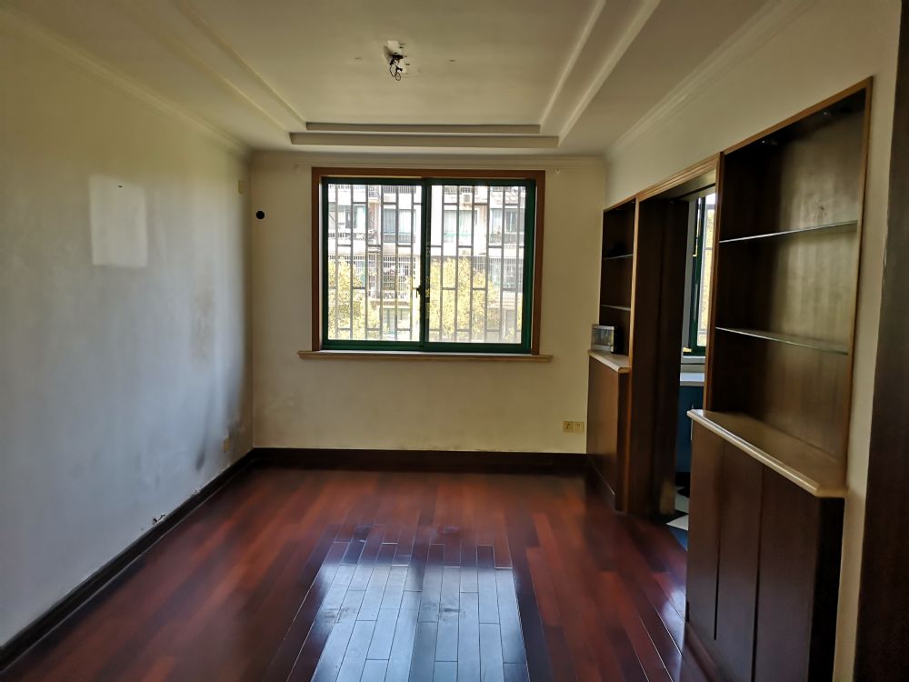 上海市奉贤区阳光园11栋2F 