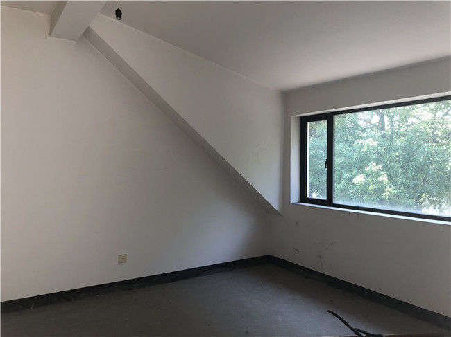 上海市青浦区楠林水岸18栋 