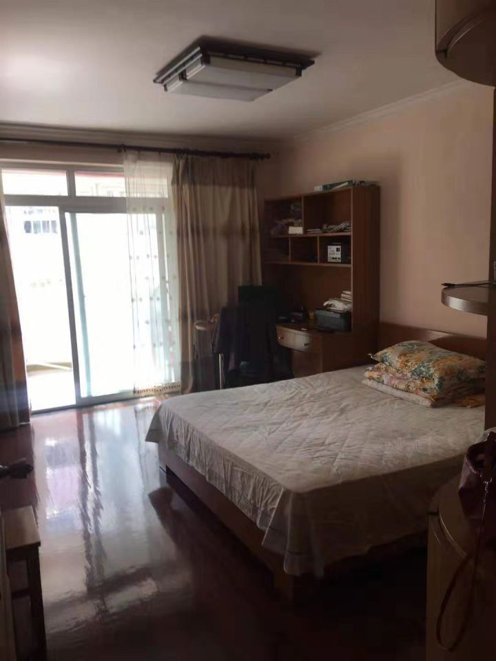 上海市浦东新区凌兆新村68栋2F 